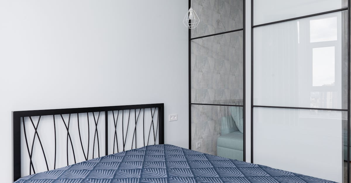 découvrez les tailles de housses de couette idéales pour votre lit : conseils pour choisir la dimension parfaite et adapter votre linge de lit à vos besoins.