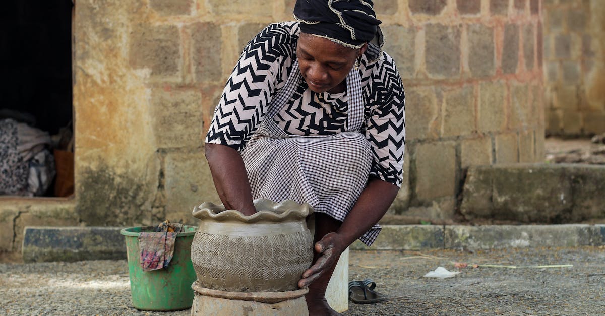 découvrez l'artisanat ancestral, une tradition authentique qui allie savoir-faire d'autrefois et précision moderne pour des créations d'exception.